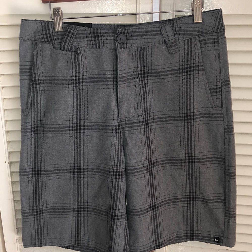 Quicksilver Cotton Plaid Gray Surf Shorts many pockets soft.